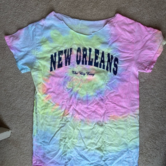 Rainbow Off-The Shoulder New Orleans Tourist T-Shirt - Picture 1 of 3